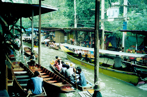 Damnoen Saduak floating neighborhood by Jay Galvin