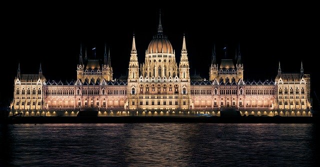 hungarian parliament Budapest Image by visualcreator CC0